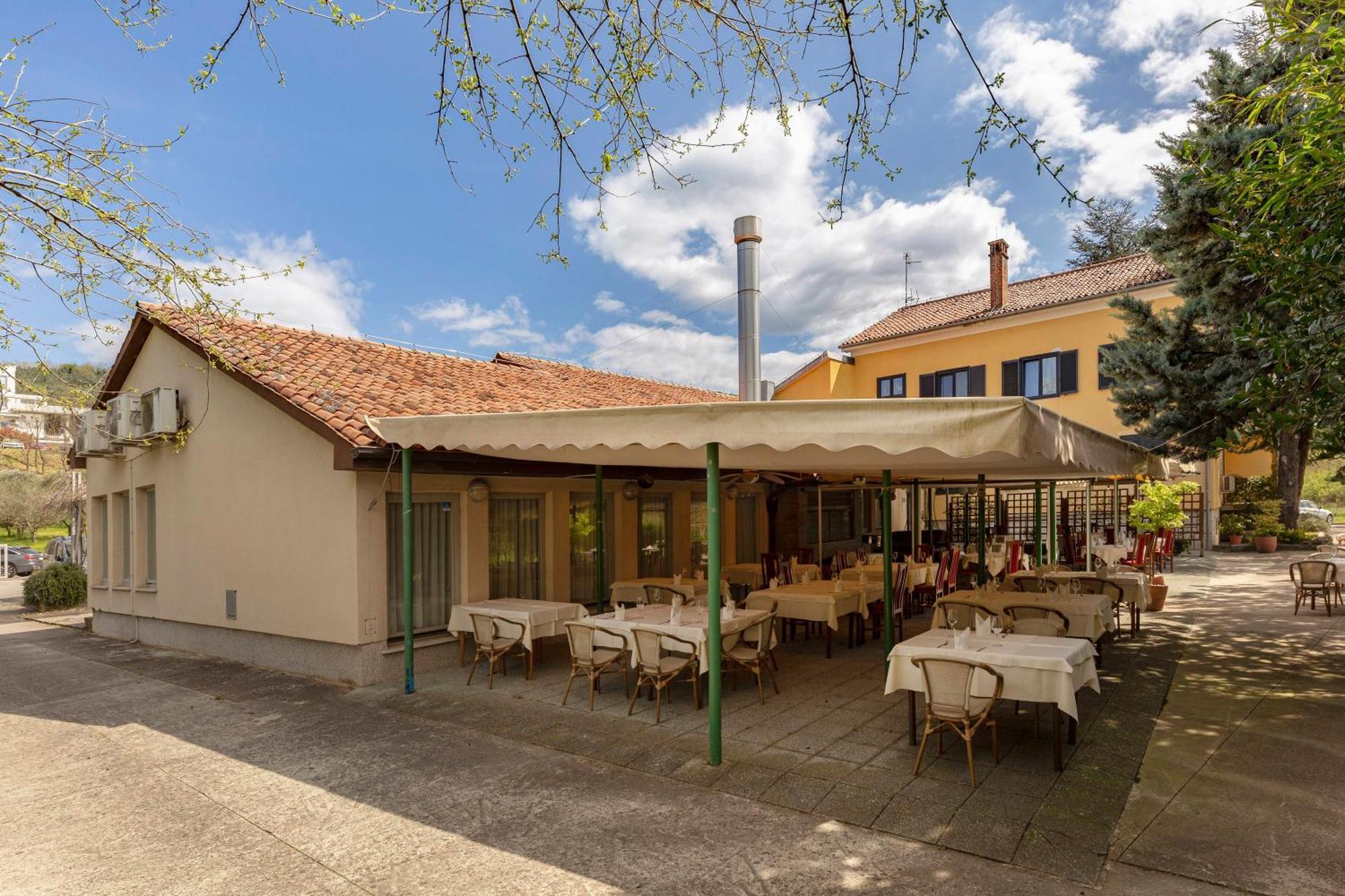 Restaurant Bric Dekani Kültér fotó