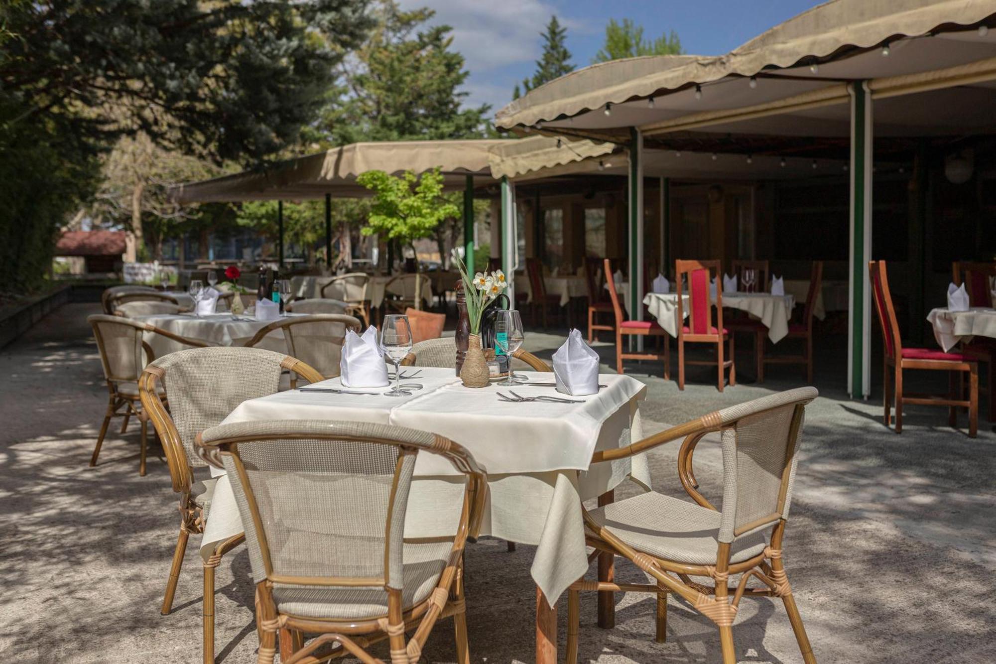 Restaurant Bric Dekani Kültér fotó