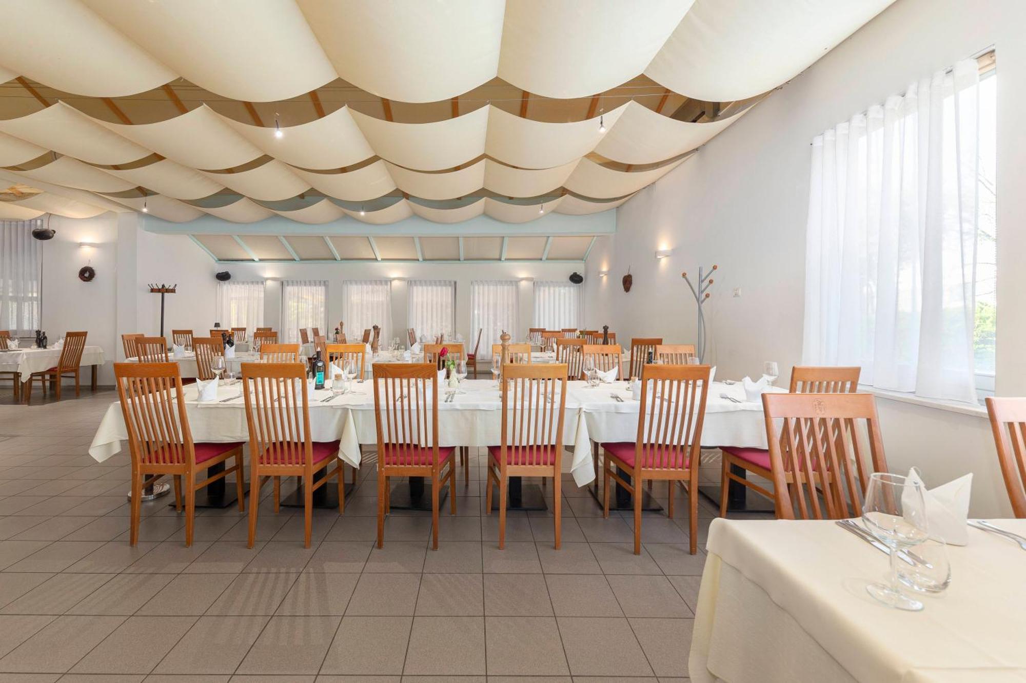 Restaurant Bric Dekani Kültér fotó