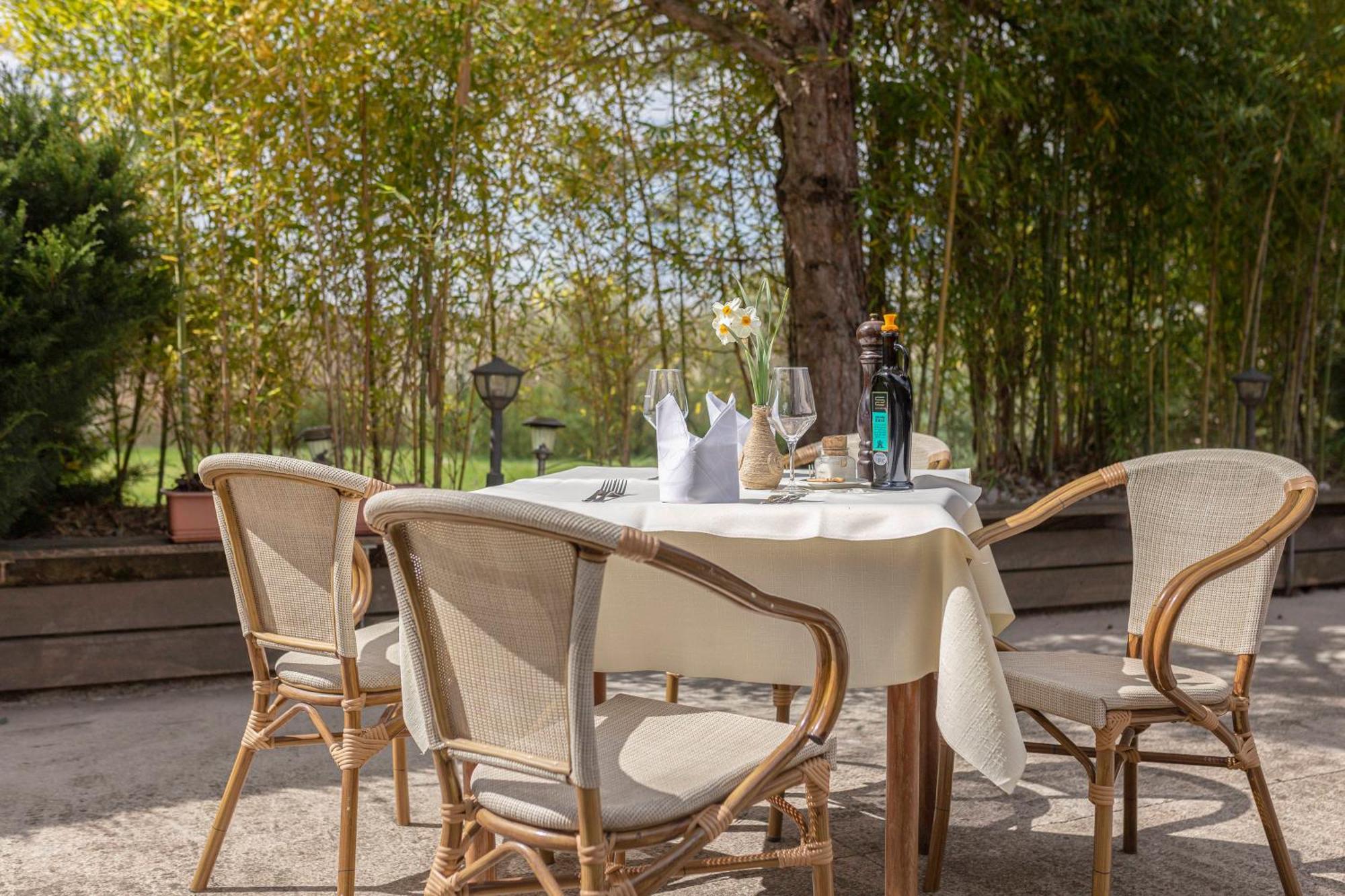Restaurant Bric Dekani Kültér fotó