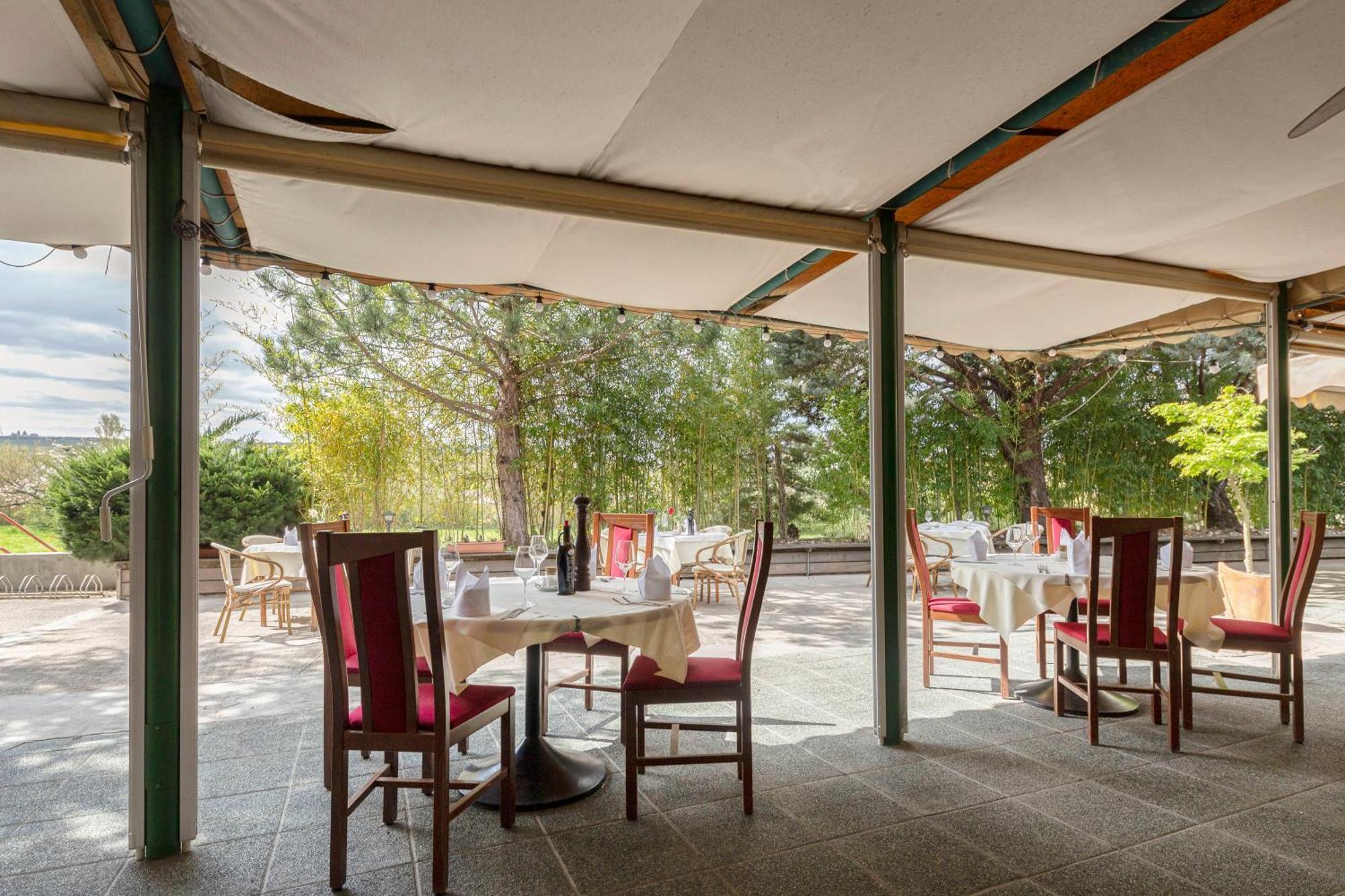 Restaurant Bric Dekani Kültér fotó