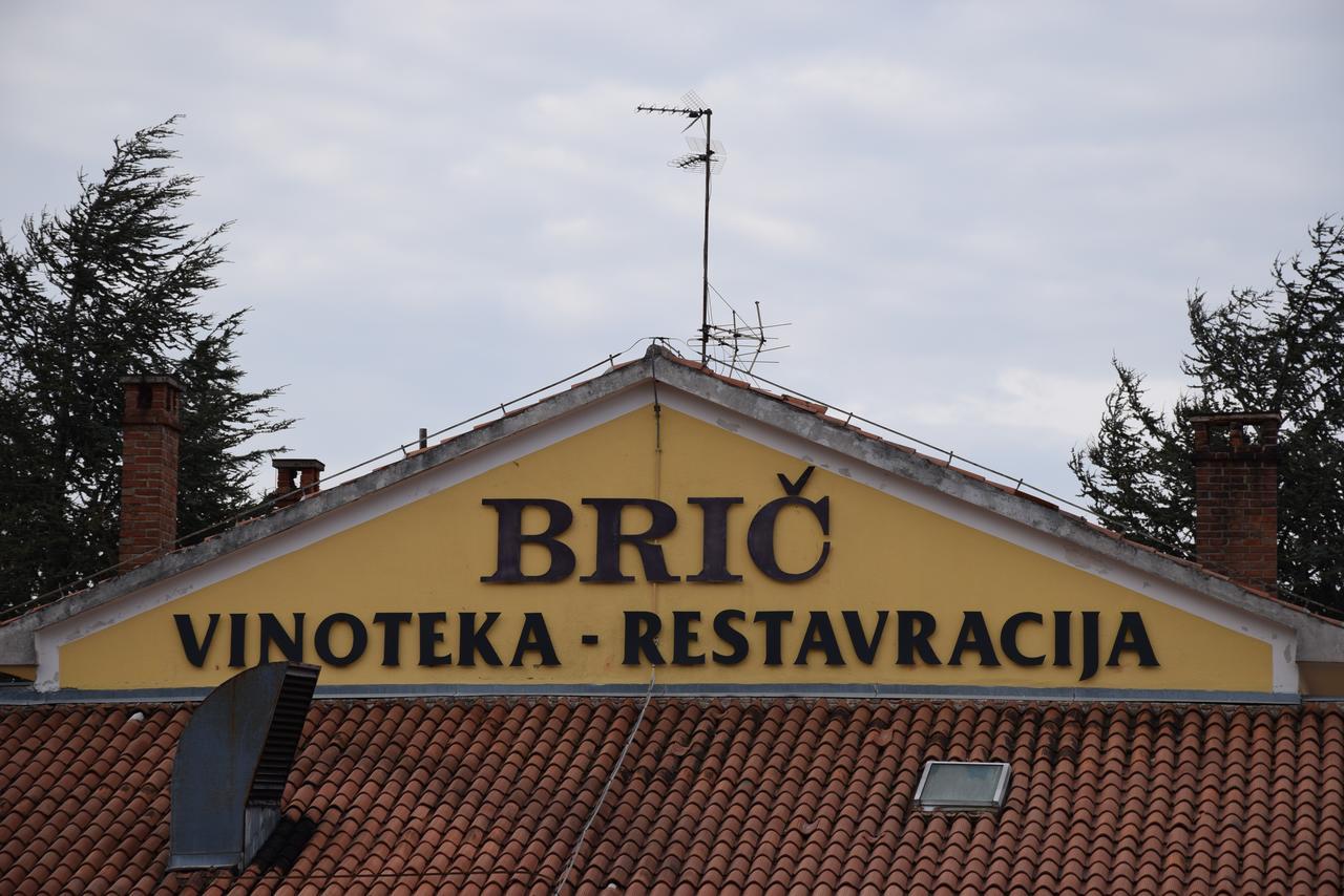 Restaurant Bric Dekani Kültér fotó