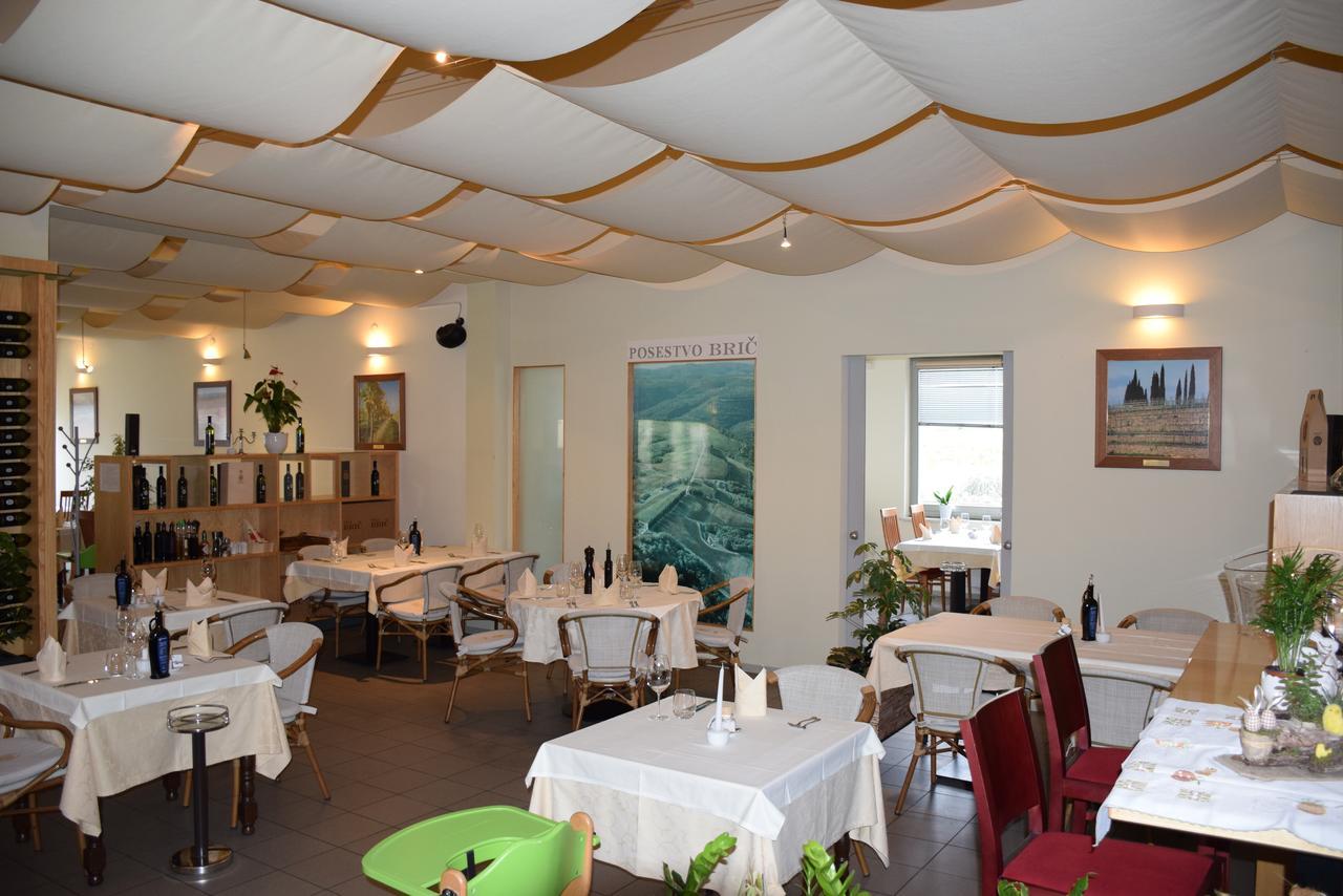 Restaurant Bric Dekani Kültér fotó