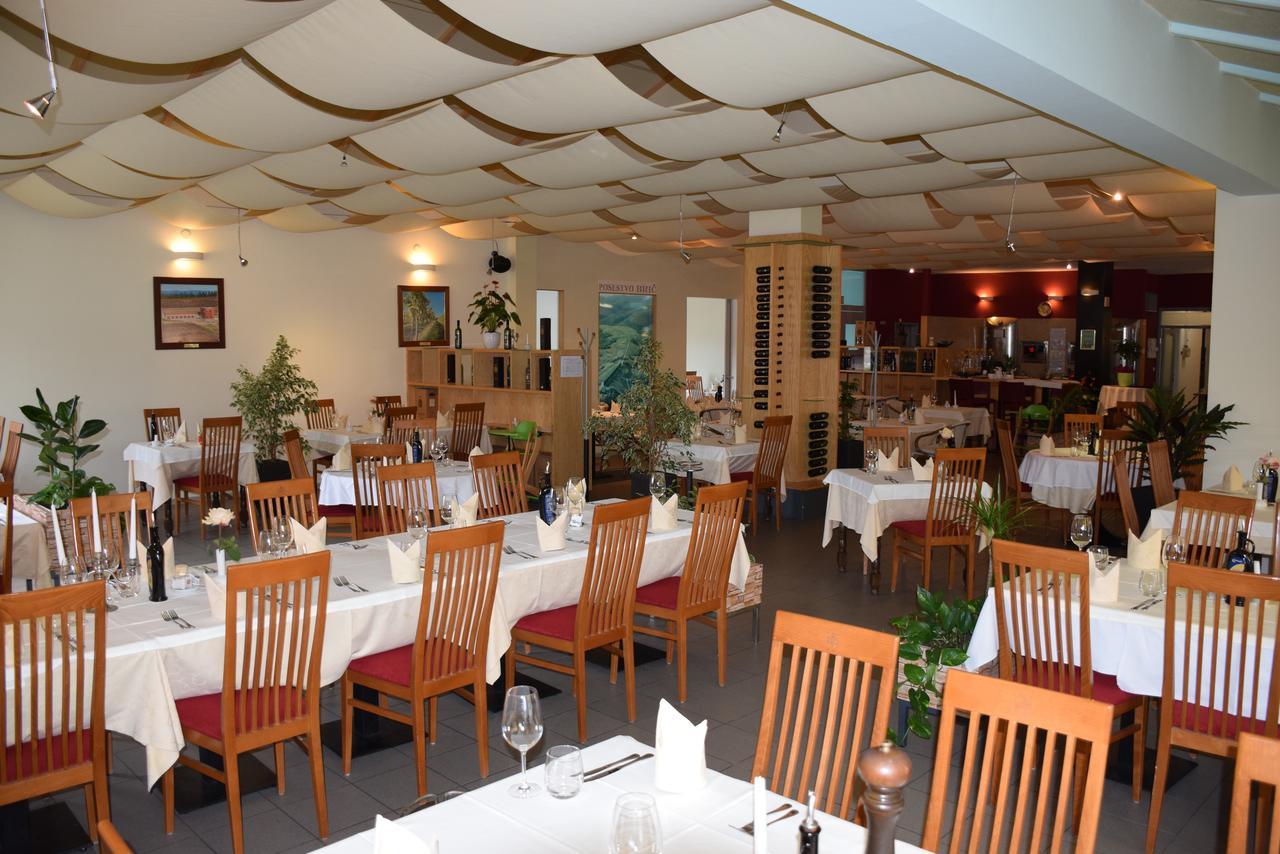 Restaurant Bric Dekani Kültér fotó