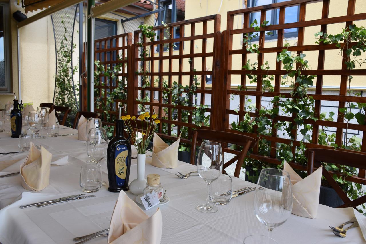 Restaurant Bric Dekani Kültér fotó