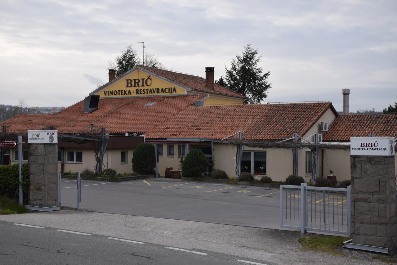 Restaurant Bric Dekani Kültér fotó