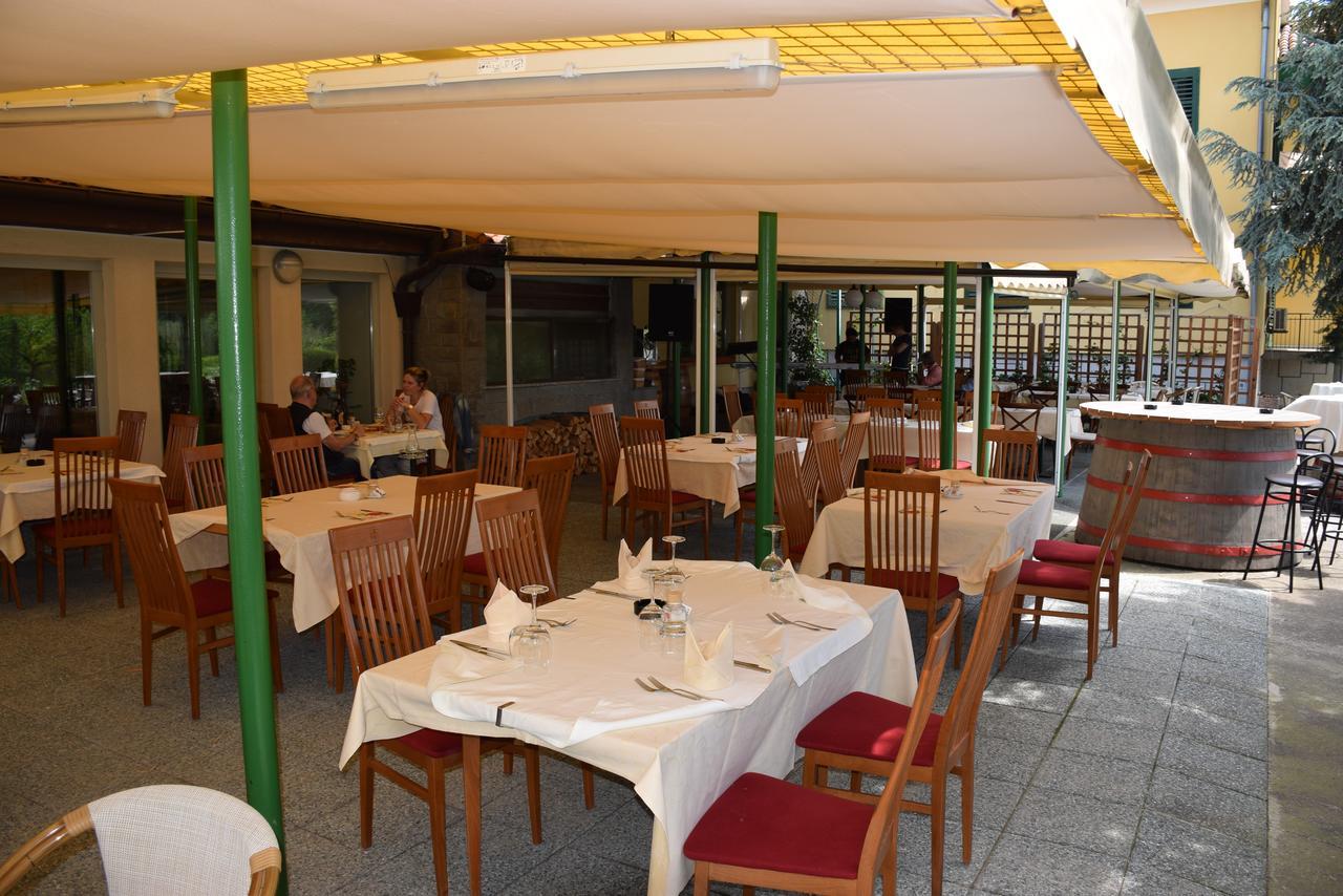 Restaurant Bric Dekani Kültér fotó