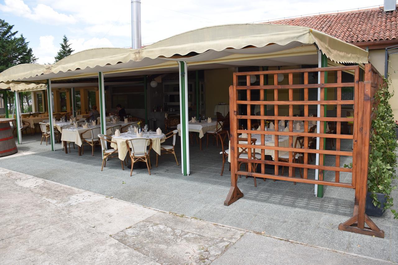Restaurant Bric Dekani Kültér fotó