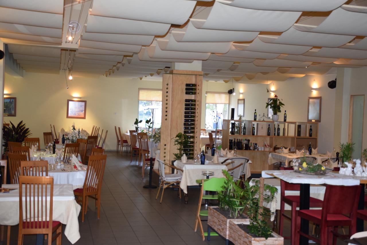 Restaurant Bric Dekani Kültér fotó