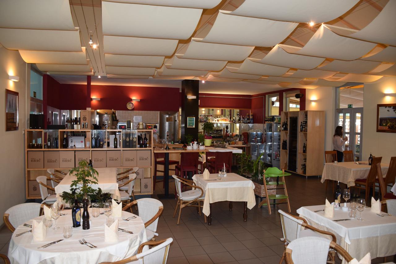 Restaurant Bric Dekani Kültér fotó